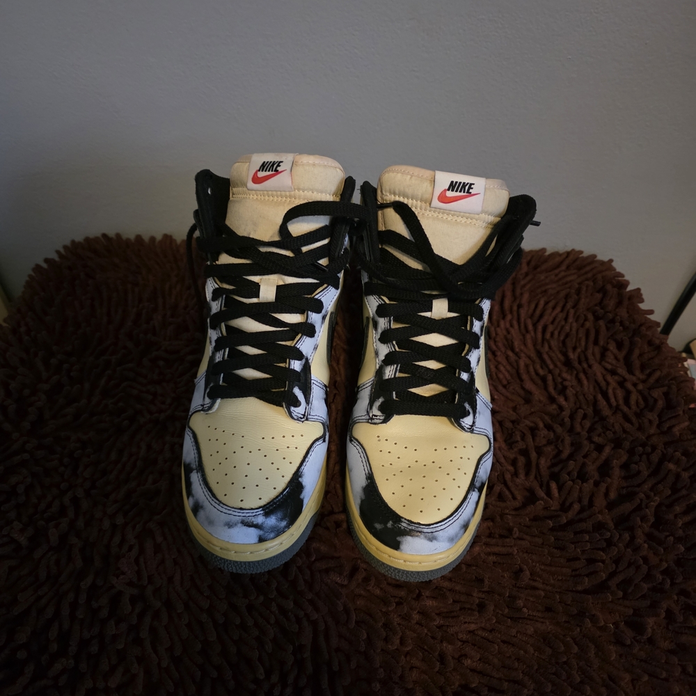 Nike Dunk High 1985 Black and Cream Sneakers - Picture 3 of 7
